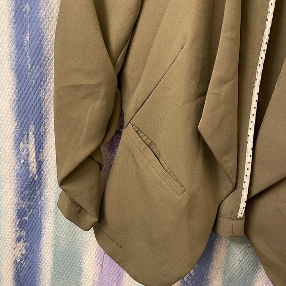 Olive green waterfall blazer size medium - Picture 2 of 5